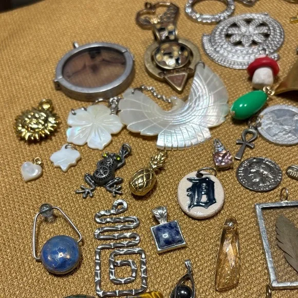 Huge bundle of pendants & charms - Picture 12 of 17